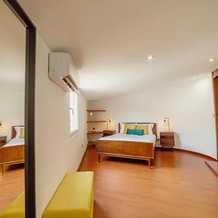 Guest Oliveira House *